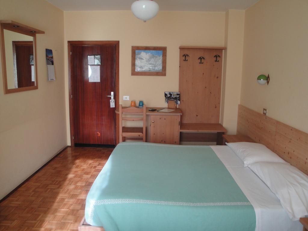 Hotel Viola Valdidentro Eksteriør bilde